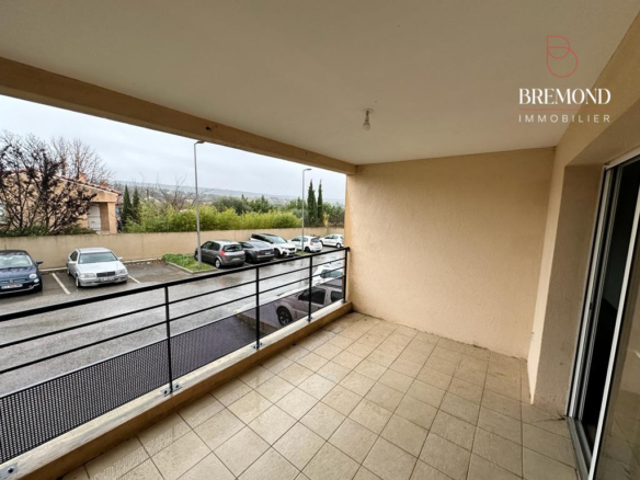 Appartement à vendre à Pourrières T3 60.5m2 avec loggia et pk. Libre