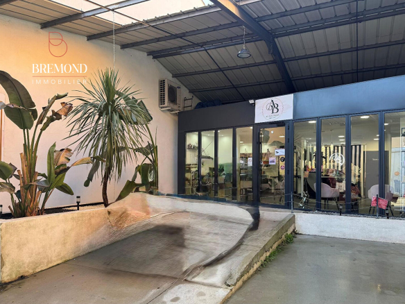 Murs commerciaux Saint Maximin La Sainte Baume 58m2 + parking