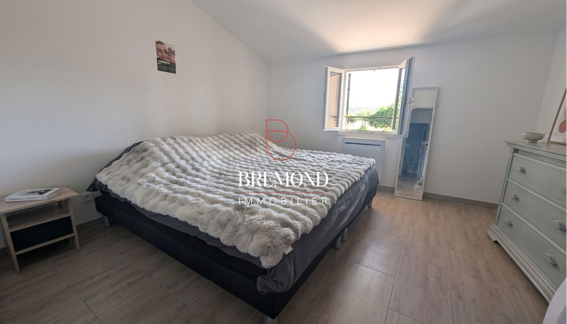 59993102l Rare à Camps-la-Source : Immeuble Récent avec 3 Duplex avec garages