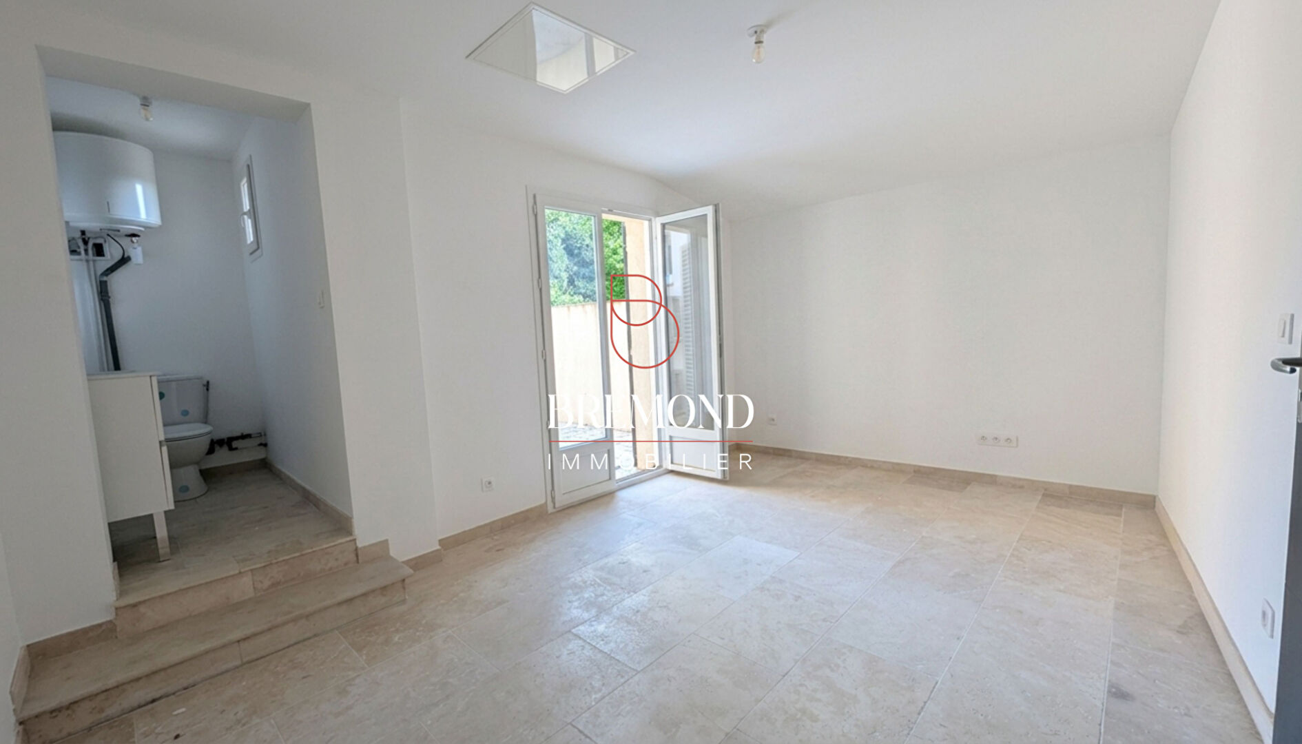 59993102m Rare à Camps-la-Source : Immeuble Récent avec 3 Duplex avec garages
