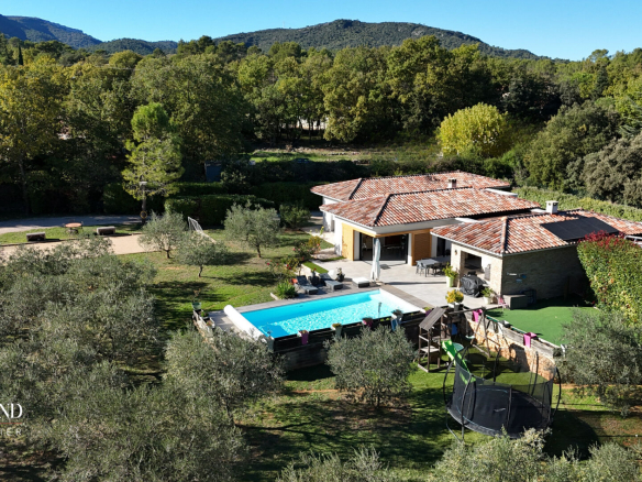 Villa d’architecte à vendre St Maximin 83470 T4 170m2 plain-pied piscine garage