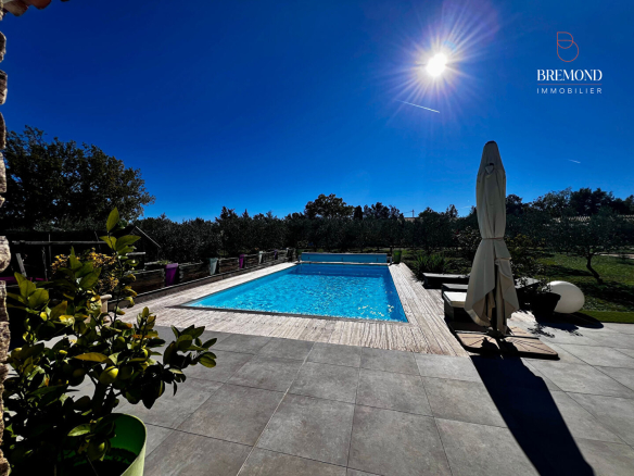 Villa d’architecte à vendre St Maximin 83470 T4 170m2 plain-pied piscine garage
