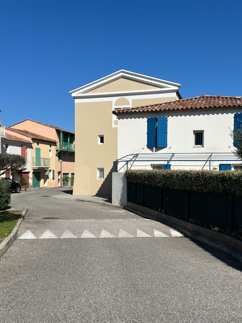 Appartement à vendre à St Maximin T2 Rdc avec loggia, jardin, garage, piscine