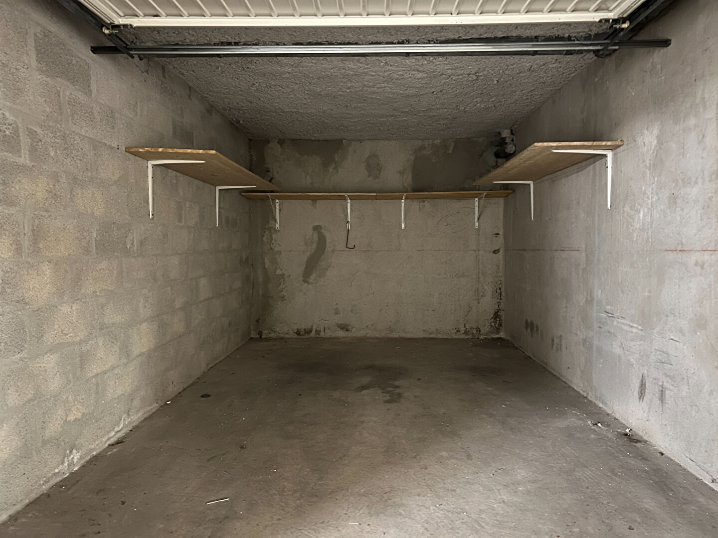 SOUS OFFRE Appartement à vendre à St Maximin T2 Rdc avec loggia, jardin, garage, piscine