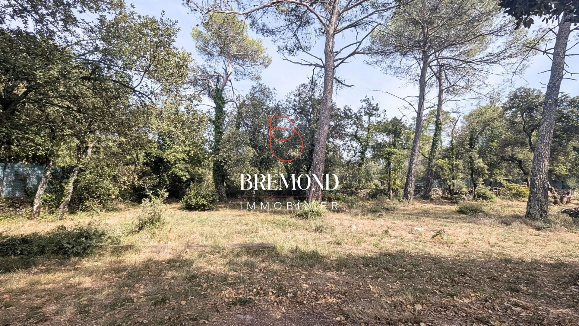 Terrain constructible- plat 800 m2