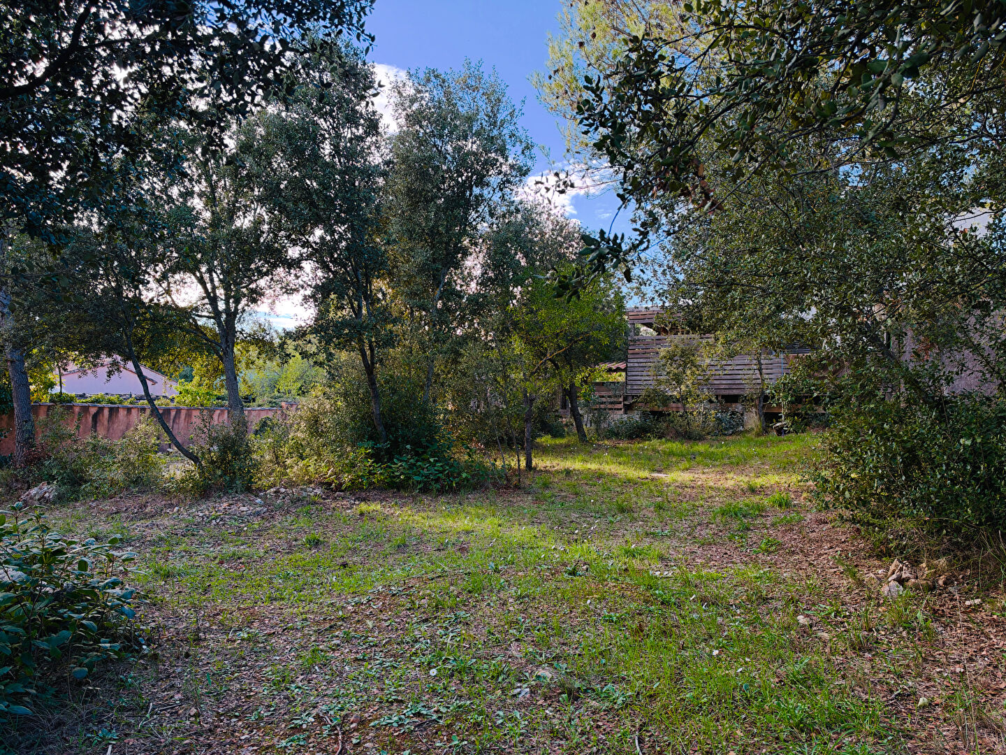 61684657b Terrain constructible rare Saint Maximin 1385m2 15% d’emprise au sol